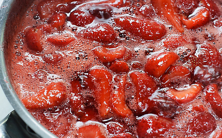 Foto: Mauritius Marmelade beim Einkochen im Topf